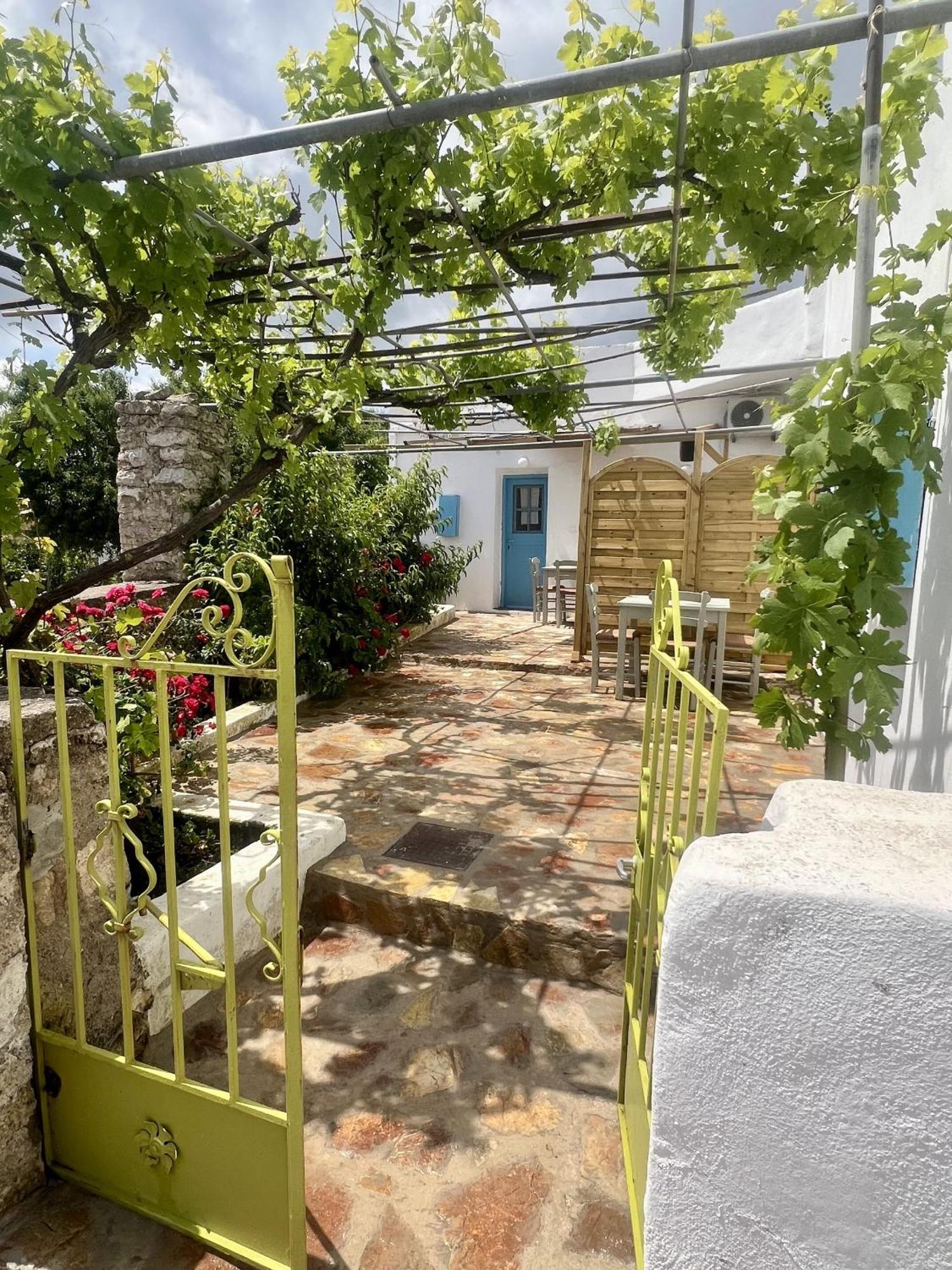 Kamaraki Grande Aroniadika Apartment Kythira Town Exterior photo